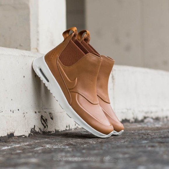 NIKE Air Max Thea Mid Shoe. One of the most liked shoes continue 2025. - Picture 7 of 13